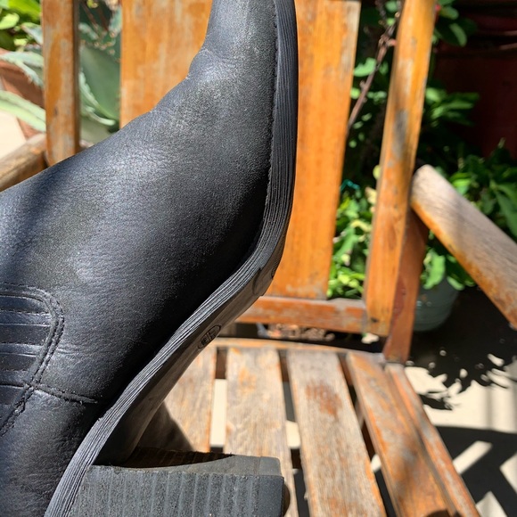 Dr. Scholl’s Black Booties 8.5M - Picture 4 of 4
